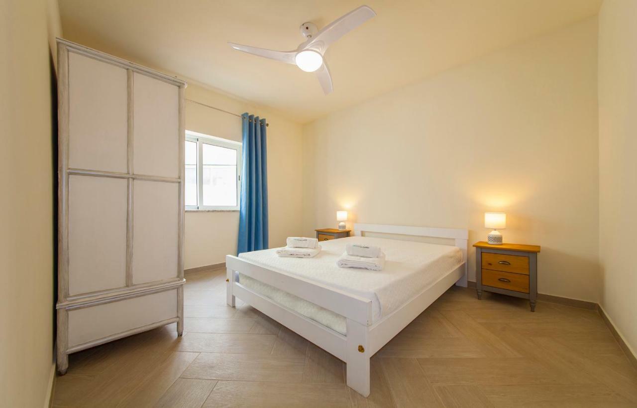 Apartamento de 100 m2, 3 quarto(s) e 2 banheiro(s) em Lagos Centro da cidade Exterior foto